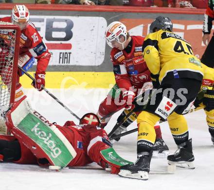 Eishockey ICE Bundesliga.  Winn2day ICE Hockey League. KAC gegen HC Falkenstein Pustertal.  Florian Vorauer, Thimo Nickl  (KAC),  Austin Rueschhoff   (Pustertal). Klagenfurt, am 5.1.2026
Foto: Kuess
www.qspictures.net
---
pressefotos, pressefotografie, kuess, qs, qspictures, sport, bild, bilder, bilddatenbank