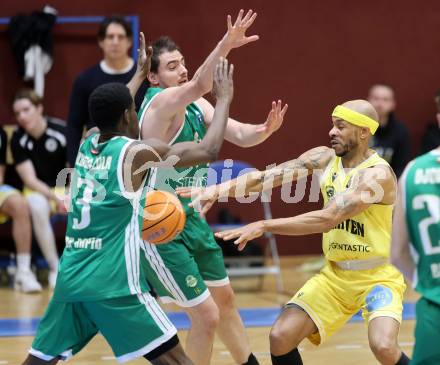 Basketball 2. Liga 2025/2026. Grunddurchgang 12. Runde.  Woerthersee Piraten gegen Basketball Klub Rapid Wien.  Shawn L. Ray  (Piraten), David Ilunga Zola, Radomir Djurdjevic   (Wien). Klagenfurt, am 6.1.2026
Foto: Kuess
---
pressefotos, pressefotografie, kuess, qs, qspictures, sport, bild, bilder, bilddatenbank