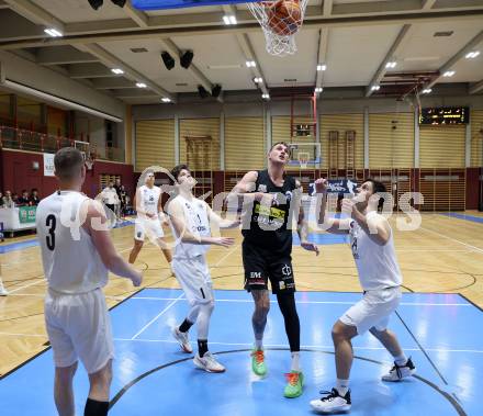 Basketball 2. Liga 2025/2026. Grunddurchgang 13. Runde.  KOS Celovec gegen BK Mattersburg Rocks.  Simon Siencnik, Jure Bavdek (KOS),  Aleksandar Andjelkovic (Mattersburg). Klagenfurt, am 10.1.2026
Foto: Kuess
---
pressefotos, pressefotografie, kuess, qs, qspictures, sport, bild, bilder, bilddatenbank
