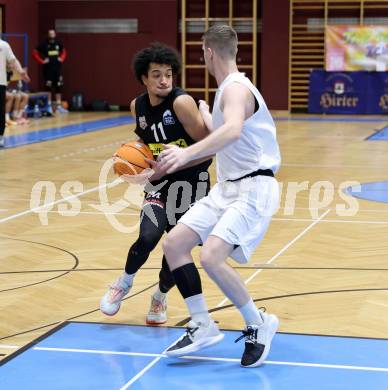 Basketball 2. Liga 2025/2026. Grunddurchgang 13. Runde.  KOS Celovec gegen BK Mattersburg Rocks.  Jernej Andolsek Heine  (KOS), Yann Grandperret  (Mattersburg). Klagenfurt, am 10.1.2026
Foto: Kuess
---
pressefotos, pressefotografie, kuess, qs, qspictures, sport, bild, bilder, bilddatenbank