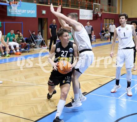 Basketball 2. Liga 2025/2026. Grunddurchgang 13. Runde.  KOS Celovec gegen BK Mattersburg Rocks. Jernej Andolsek Heine  (KOS),  Patrick Fister (Mattersburg). Klagenfurt, am 10.1.2026
Foto: Kuess
---
pressefotos, pressefotografie, kuess, qs, qspictures, sport, bild, bilder, bilddatenbank