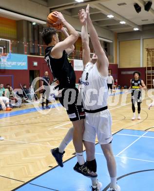 Basketball 2. Liga 2025/2026. Grunddurchgang 13. Runde.  KOS Celovec gegen BK Mattersburg Rocks. Jernej Andolsek Heine  (KOS),  Patrick Fister (Mattersburg). Klagenfurt, am 10.1.2026
Foto: Kuess
---
pressefotos, pressefotografie, kuess, qs, qspictures, sport, bild, bilder, bilddatenbank