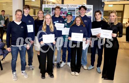 Spitze in Schule und Sport. Peter Petscharnig, Nino Winkler-Warl (Breaking, Breakdance), Adalea Enders (Schwimmen), Christoph Spath-Glantschnig (Rudern), Timo Uznik (Klettern), Tanja Kendi (Schwimmen), Cooper Boyd (Beachvolleyball), Felix Dabringer (Eishockey), Franziska Pichler (Leichtathletik).  Klagenfurt, am 16.12.2025.
Foto: Kuess
---
pressefotos, pressefotografie, kuess, qs, qspictures, sport, bild, bilder, bilddatenbank