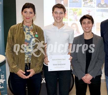 Spitze in Schule und Sport. Magdalena Lobnig, Rafael Waldhauser (Kegel), Nadine Weratschnig.  Klagenfurt, am 16.12.2025.
Foto: Kuess
---
pressefotos, pressefotografie, kuess, qs, qspictures, sport, bild, bilder, bilddatenbank