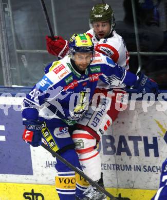Eishockey ICE Bundesliga.  Winn2day ICE Hockey League. VSV gegen HCB Suedtirol Alperia  Alex Wall (VSV),   Shane Gersich (Bozen). Villach, am 28.12.2025.
Foto: Kuess
www.qspictures.net
---
pressefotos, pressefotografie, kuess, qs, qspictures, sport, bild, bilder, bilddatenbank