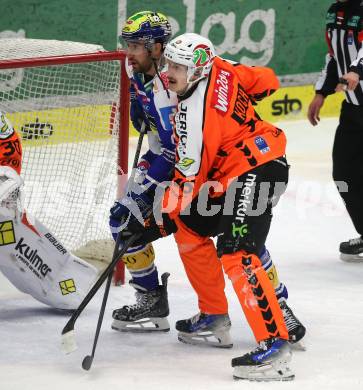 Eishockey ICE Bundesliga.  Winn2day ICE Hockey League. VSV gegen Graz99ers  Nick Hutchison  (VSV),  Anders Koch  (Graz). Villach, am 30.12.2025.
Foto: Kuess
www.qspictures.net
---
pressefotos, pressefotografie, kuess, qs, qspictures, sport, bild, bilder, bilddatenbank
