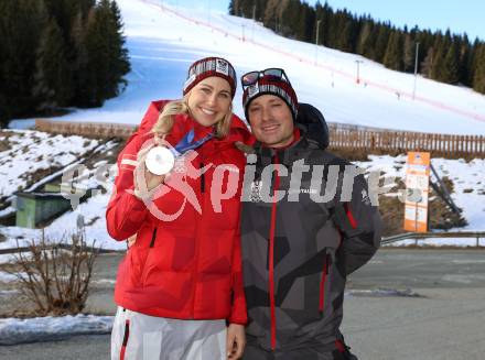 Snowboard. Empfang Silbermedaillengewinnerin bei Olympia Sabine Payer.  Sabine Payer, Alex Payer . Simonhoehe,  am 15.2.2026.
Foto: Kuess
www.qspictures.net
---
pressefotos, pressefotografie, kuess, qs, qspictures, sport, bild, bilder, bilddatenbank