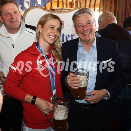 Snowboard. Empfang Silbermedaillengewinnerin bei Olympia Sabine Payer.  Sabine Payer, LH Peter Kaiser. Simonhoehe,  am 15.2.2026.
Foto: Kuess
www.qspictures.net
---
pressefotos, pressefotografie, kuess, qs, qspictures, sport, bild, bilder, bilddatenbank
