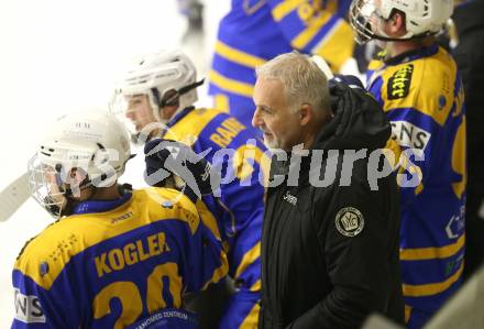 Eishockey AHC Division I. Althofen gegen Steindorf. Trainer Gerald Ressmann (Althofen). Althofen, am 3.1.2026.
Foto: Kuess
www.qspictures.net
---
pressefotos, pressefotografie, kuess, qs, qspictures, sport, bild, bilder, bilddatenbank