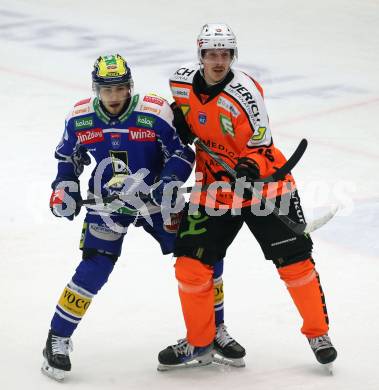 Eishockey ICE Bundesliga.  Winn2day ICE Hockey League. VSV gegen Graz99ers  Elias Wallenta  (VSV),  Anders Koch  (Graz). Villach, am 30.12.2025.
Foto: Kuess
www.qspictures.net
---
pressefotos, pressefotografie, kuess, qs, qspictures, sport, bild, bilder, bilddatenbank