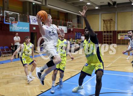 Basketball 2. Liga 2025/2026. Grunddurchgang 20. Runde.  KOS gegen Future Team Steiermark.  Jernej Andolsek Heine   (KOS),  Simon Okoro (Steiermark). Klagenfurt, am 28.2.2026
Foto: Kuess
---
pressefotos, pressefotografie, kuess, qs, qspictures, sport, bild, bilder, bilddatenbank