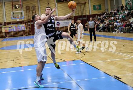 Basketball 2. Liga 2025/2026. Grunddurchgang 21. Runde.  KOS gegen Woerthersee Piraten.    Veljko Dena (KOS),  Jan-Arne Apschner (Piraten). Klagenfurt, am 8.3.2026
Foto: Kuess
---
pressefotos, pressefotografie, kuess, qs, qspictures, sport, bild, bilder, bilddatenbank