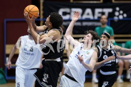Basketball 2. Liga 2025/2026. Grunddurchgang 21. Runde.  KOS gegen Woerthersee Piraten.    Simon Siencnik (KOS), Marcus Holyfield  (Piraten). Klagenfurt, am 8.3.2026
Foto: Kuess
---
pressefotos, pressefotografie, kuess, qs, qspictures, sport, bild, bilder, bilddatenbank