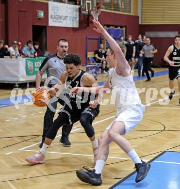 Basketball 2. Liga 2025/2026. Grunddurchgang 21. Runde.  KOS gegen Woerthersee Piraten.    Samuel Seher (KOS),  Marcus Holyfield (Piraten). Klagenfurt, am 8.3.2026
Foto: Kuess
---
pressefotos, pressefotografie, kuess, qs, qspictures, sport, bild, bilder, bilddatenbank