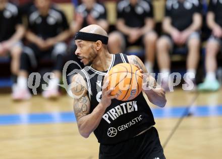 Basketball 2. Liga 2025/2026. Grunddurchgang 21. Runde.  KOS gegen Woerthersee Piraten.    Shawn L. Ray    (Piraten). Klagenfurt, am 8.3.2026
Foto: Kuess
---
pressefotos, pressefotografie, kuess, qs, qspictures, sport, bild, bilder, bilddatenbank